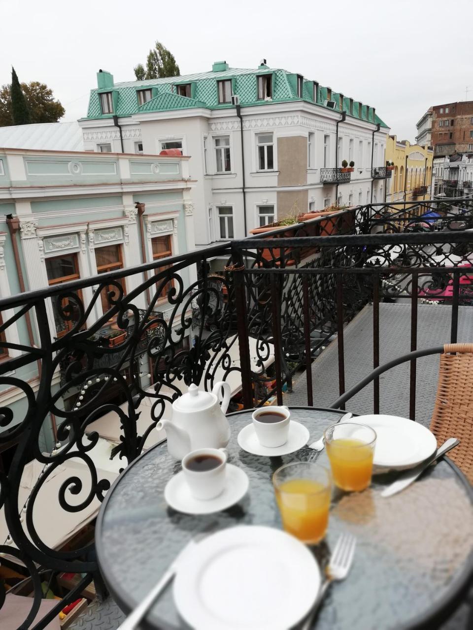 Apartament On Aghmashenebeli 26 第比利斯 外观 照片