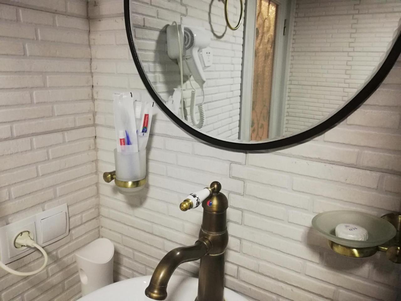Apartament On Aghmashenebeli 26 第比利斯 外观 照片